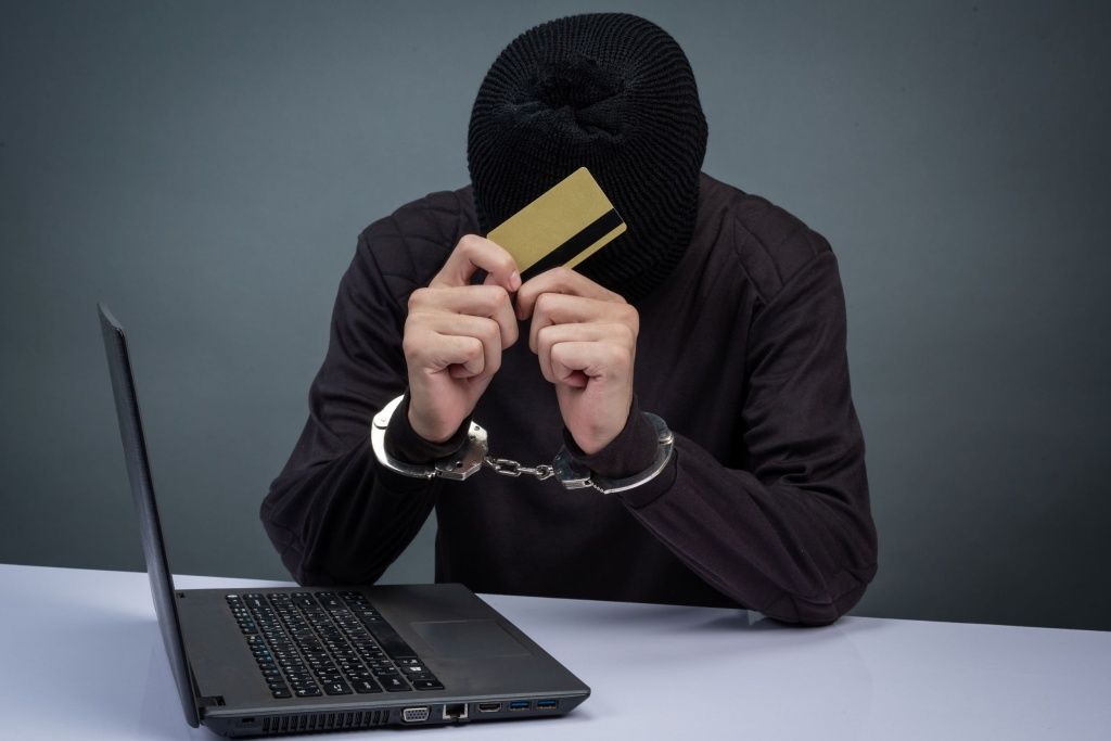 thief-wearing-black-hat-obscuring-face-was-arrested-gray.jpg